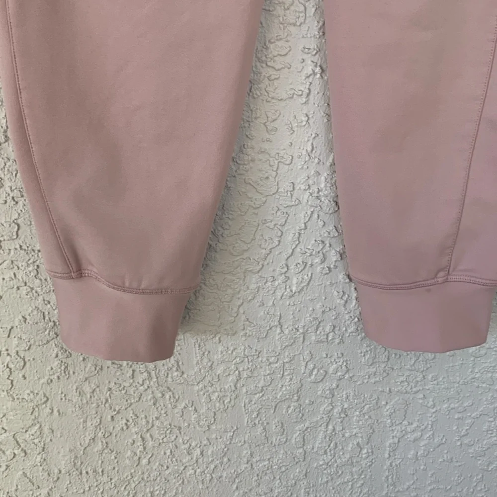Fabletics joggers with size pockets lilac color size xs